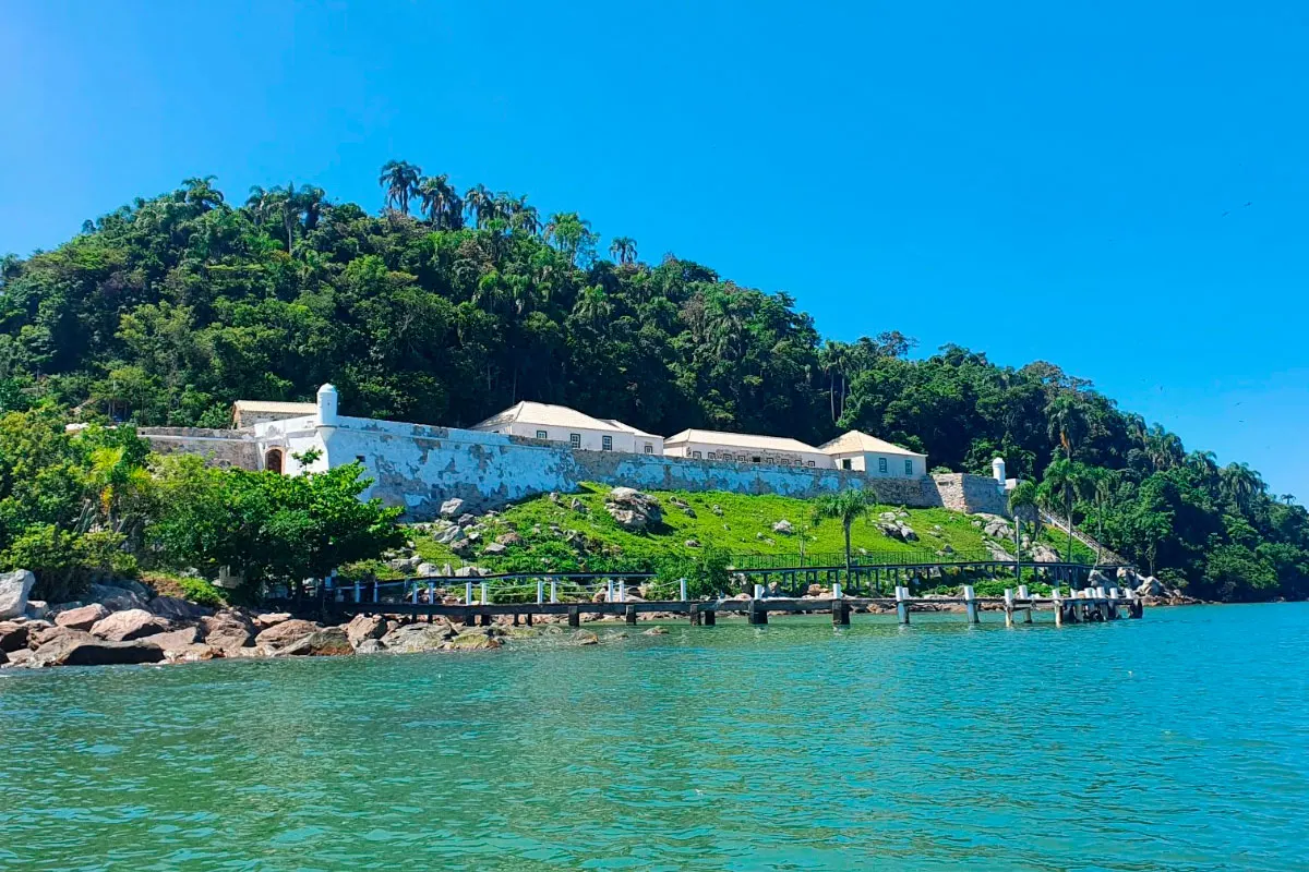 Fortaleza de Santo Antonio de Ratones, localizado em Florianópolis