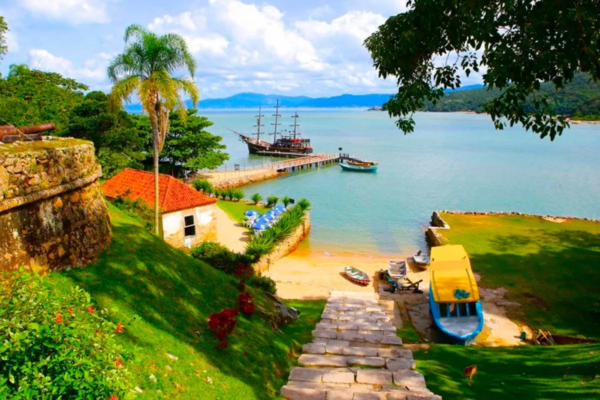 Ilha de Anhatomirim, atração para visitar em Florianópolis
