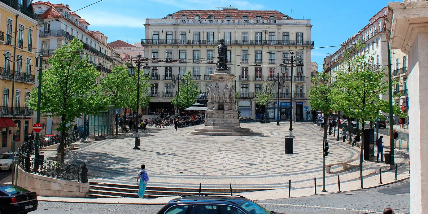 Praça Luís de Camões, atração para visitar em Lisboa