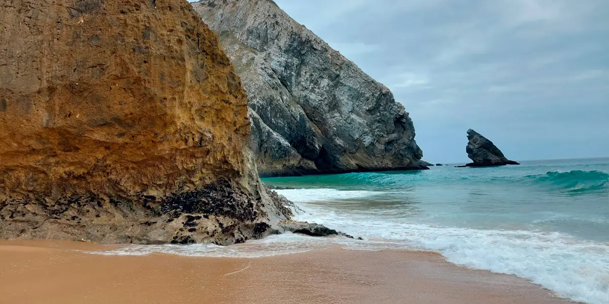 Praia da Adraga, atração para visitar em Lisboa