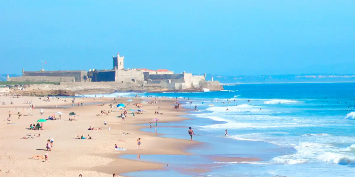 Praia de Carcavelos, atração para visitar em Lisboa