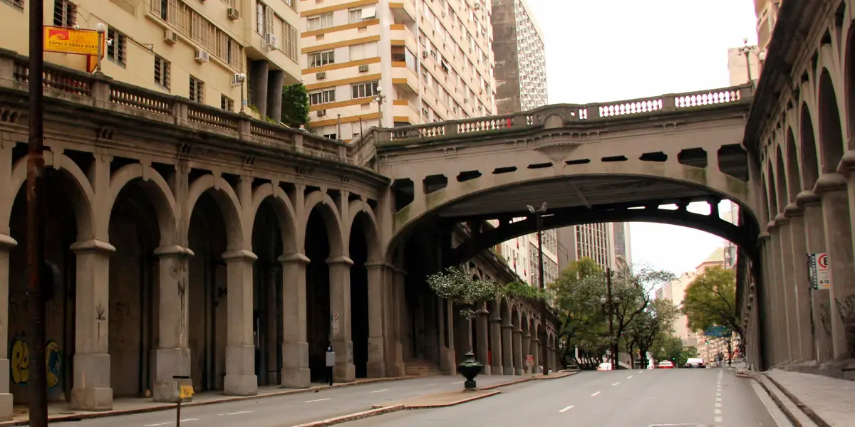 Viaduto Otávio Rocha, atração para visitar em Porto Alegre