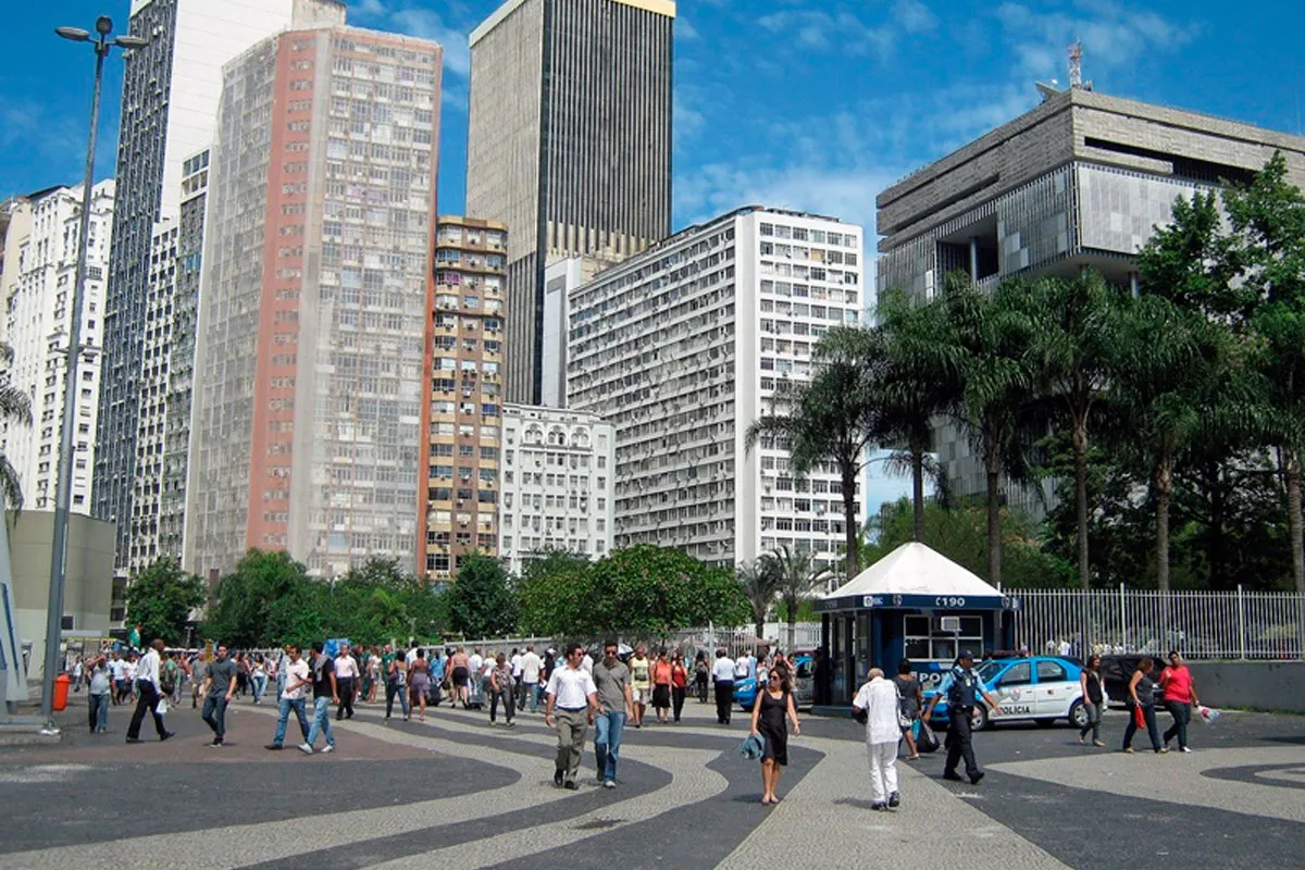 Vista a partir do Largo da Carioca