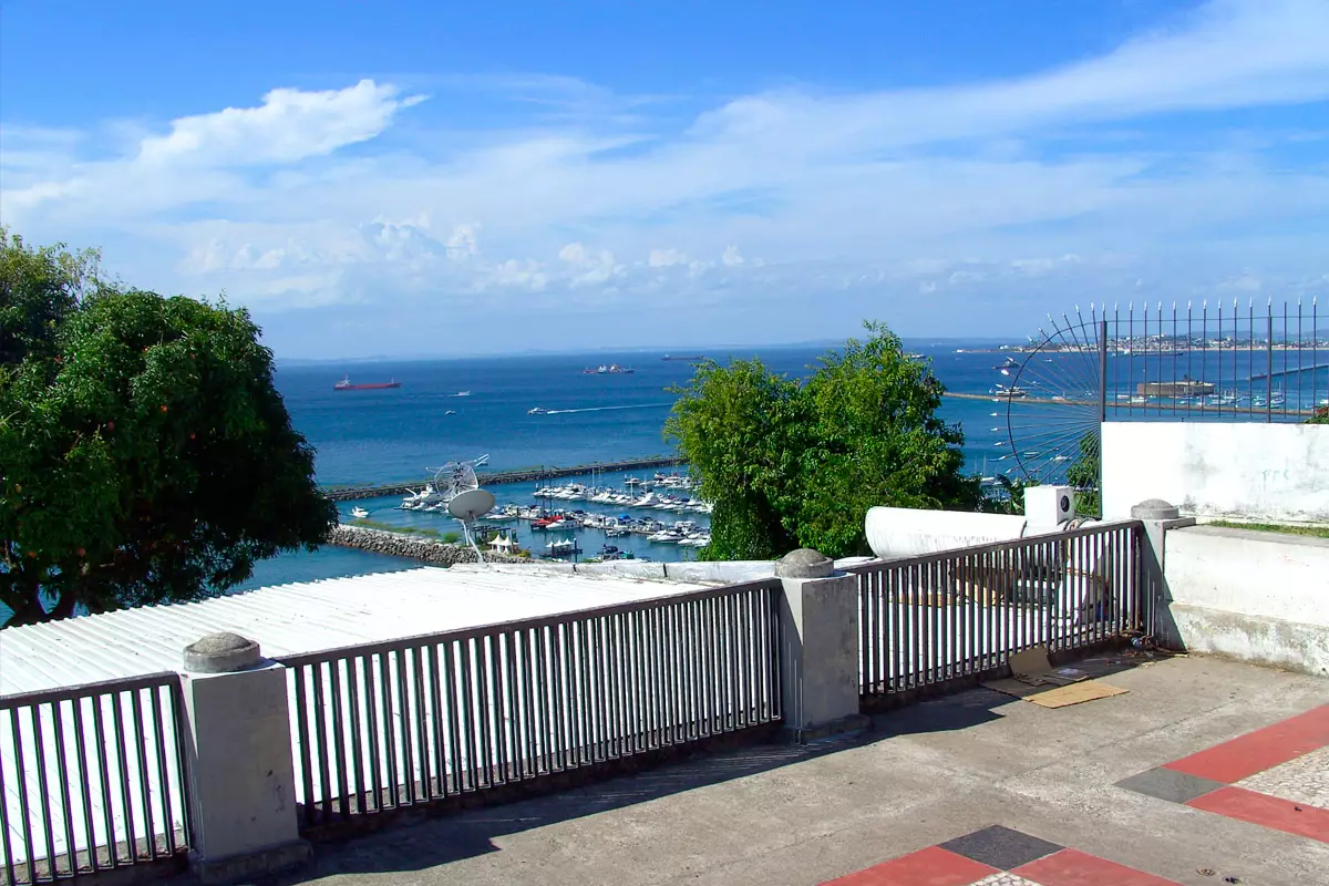 Largo dos Aflitos e a vista para a Bahia Marina