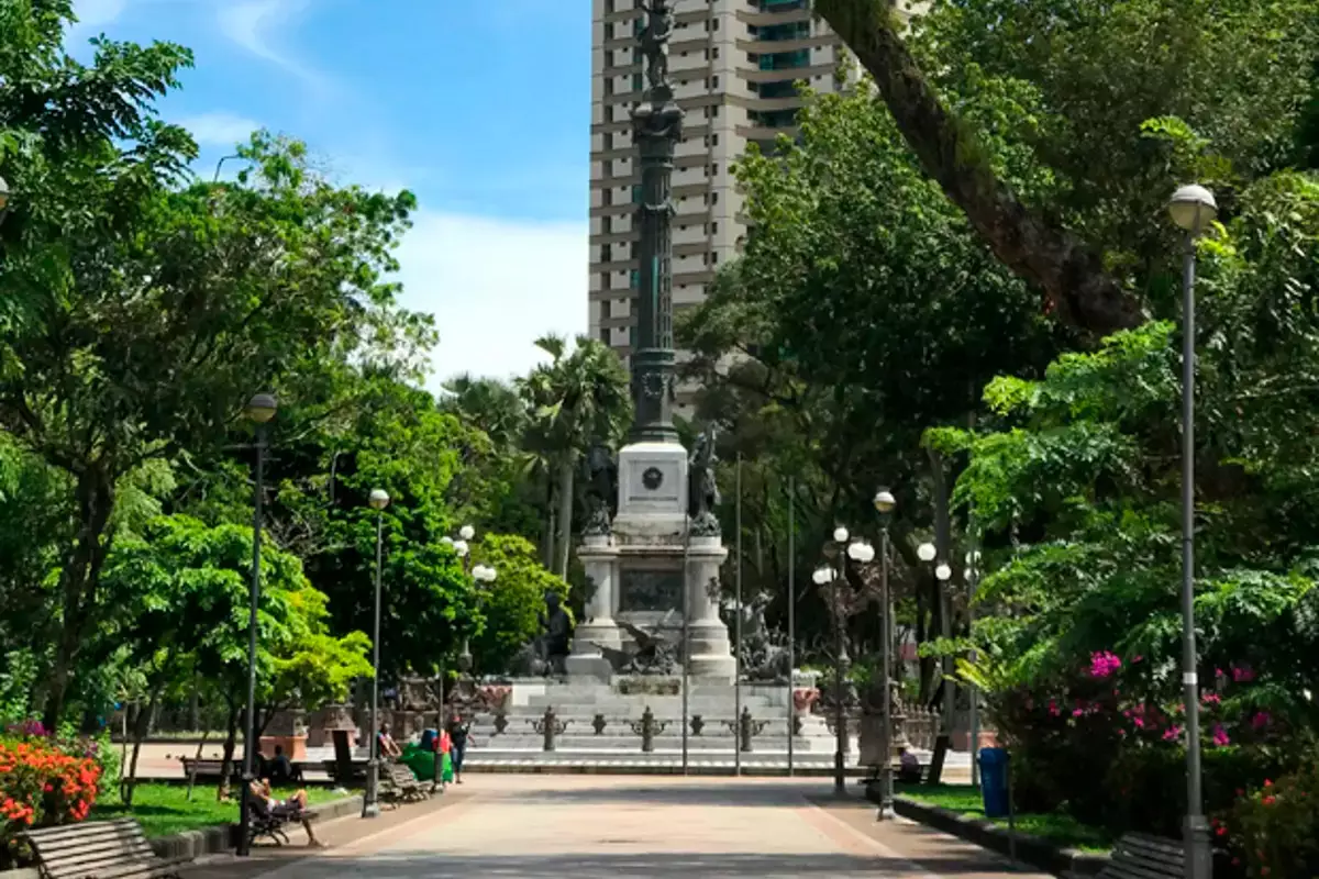 O Monumento ao Caboclo na Praça do Campo Grande em Salvador