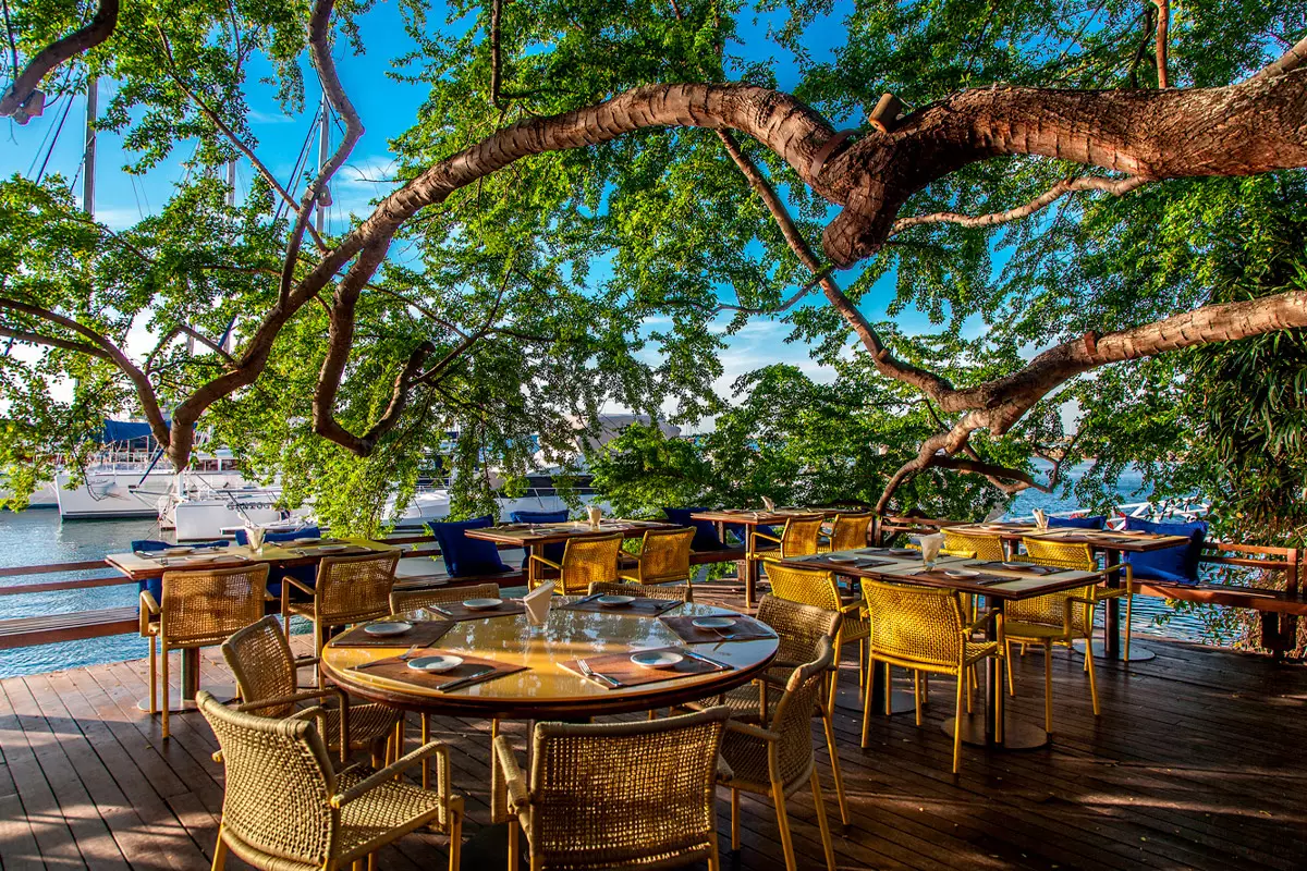 Mesas com vista privilegiada no Restaurante Lafayette em Salvador