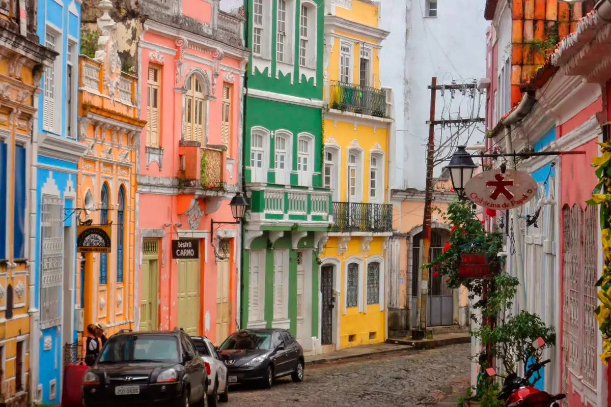 Rua bucólica de esilo colonial no bairro do Santo Antônio Além do Carmo em Salvador