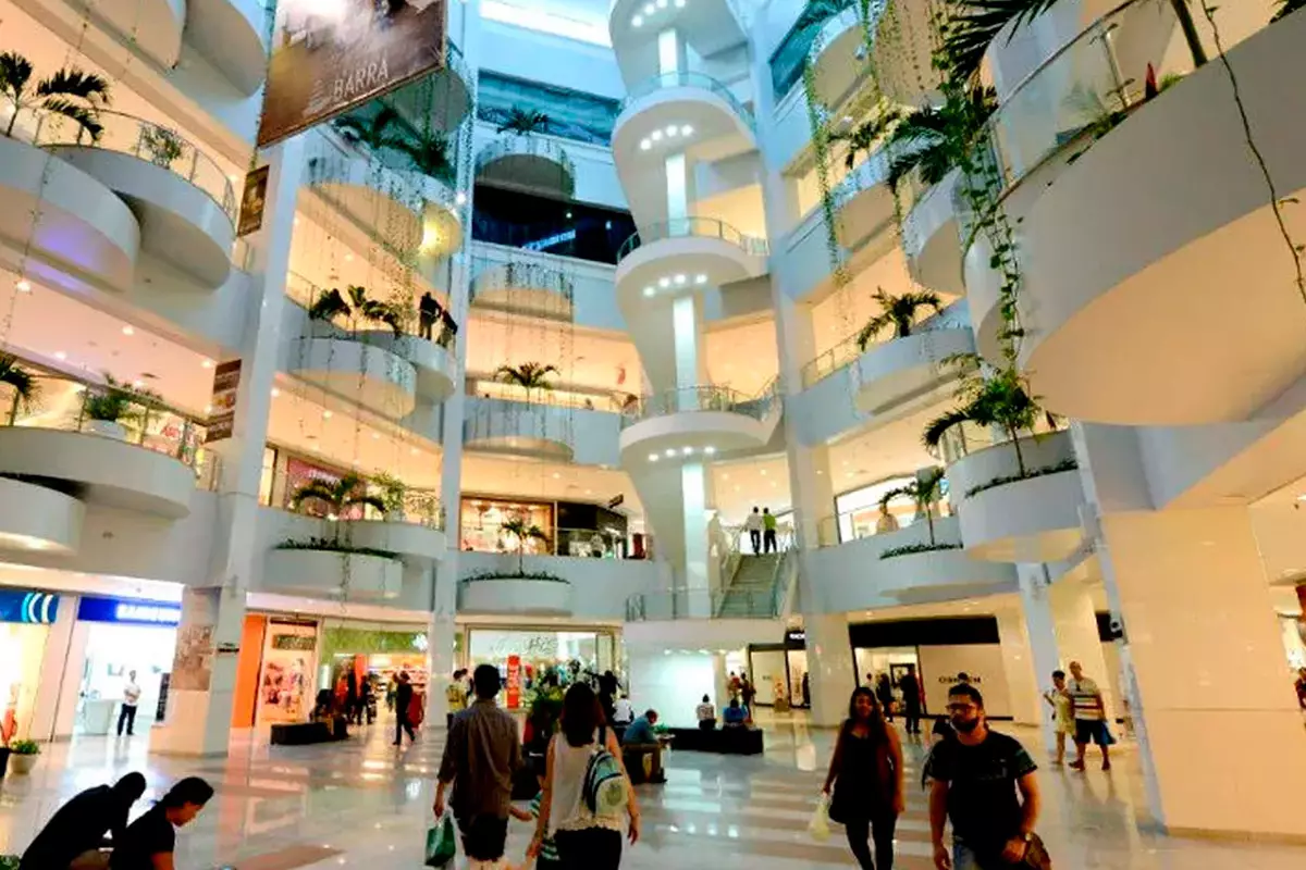 Interior do Shopping Barra em Salvador