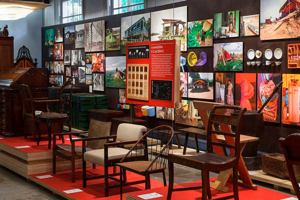 Exposição permanente do Museu da Casa Brasileira, com peças de design